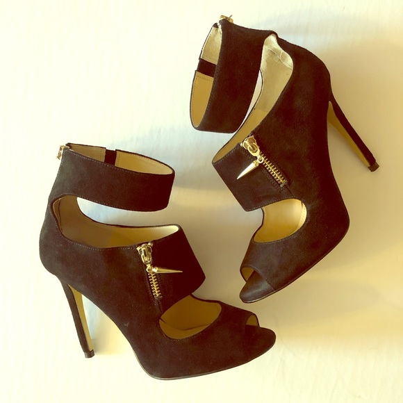 Enzo Angiolini cut-out pumps in black suede. - Picture 1 of 4